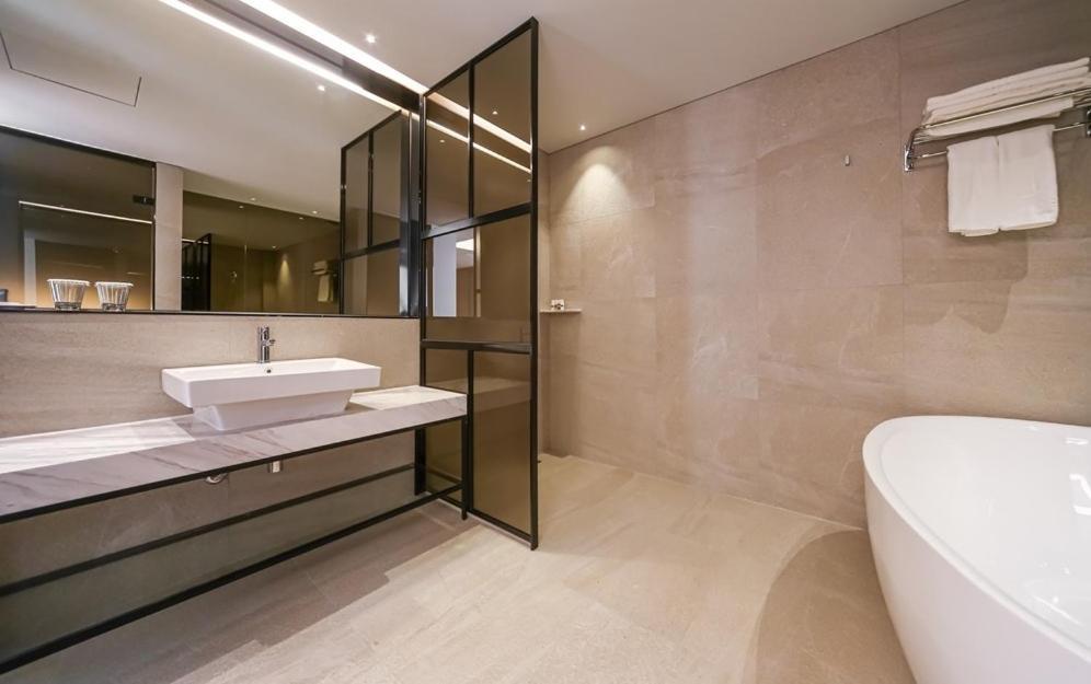 Yeoubi Hotel Changwon Exterior photo